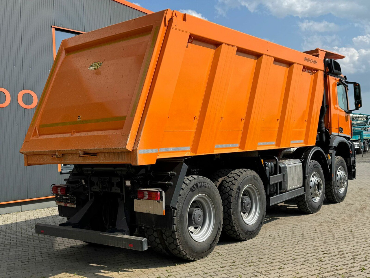 Mercedes-Benz AROCS 4851 8x6 Euro 6 Gesteinkipper MEILLER 25m³ - Tipper: picture 5 Mercedes-Benz AROCS 4851 8x6 Euro 6 Gesteinkipper MEILLER 25m³ - Tipper: picture 5