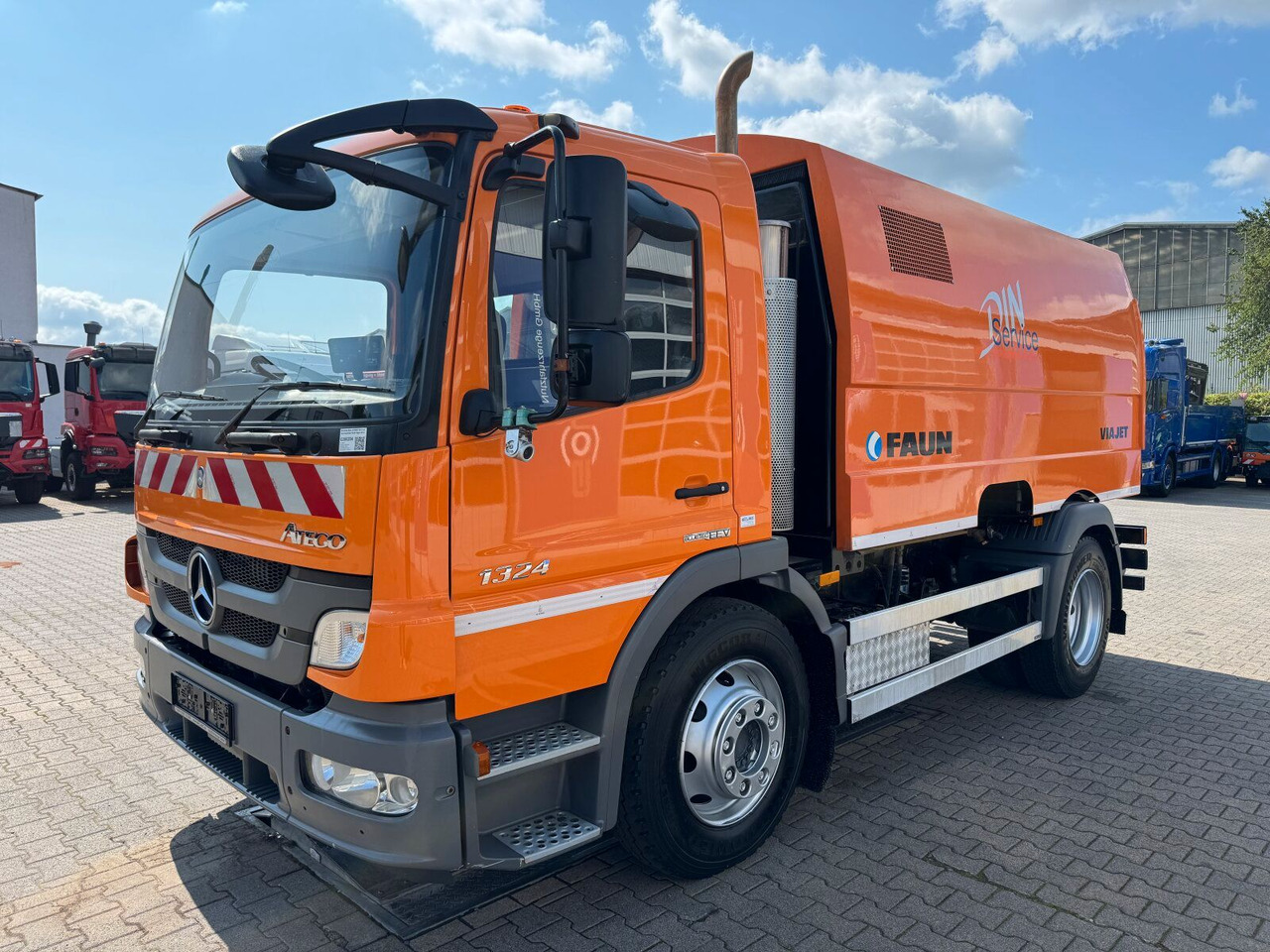 Mercedes-Benz ATEGO 1324 4x2 Kehrmaschine FAUN Viajet 6R/H - Road sweeper: picture 2 Mercedes-Benz ATEGO 1324 4x2 Kehrmaschine FAUN Viajet 6R/H - Road sweeper: picture 2