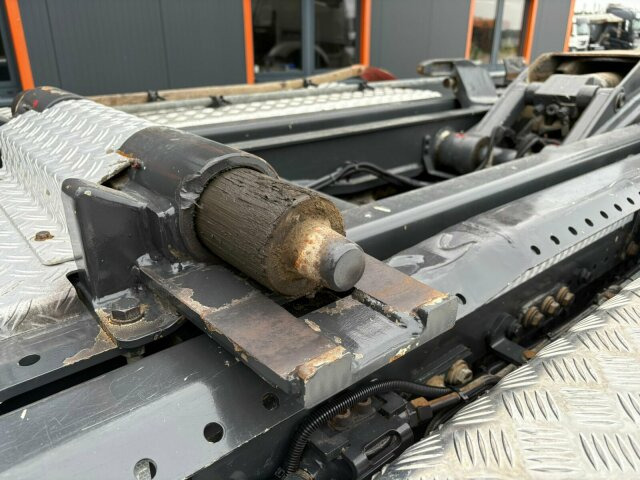 Mercedes-Benz Arocs 4145 8x4 Abrollkipper MEILLER RS 26.60L - Hook lift truck: picture 4 Mercedes-Benz Arocs 4145 8x4 Abrollkipper MEILLER RS 26.60L - Hook lift truck: picture 4