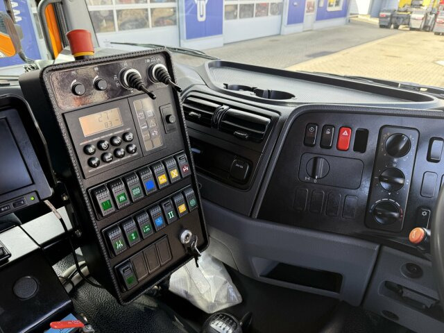 Mercedes-Benz Atego 1324 4x2 Kehrmaschine Viajet 6R/L - Road sweeper: picture 5 Mercedes-Benz Atego 1324 4x2 Kehrmaschine Viajet 6R/L - Road sweeper: picture 5