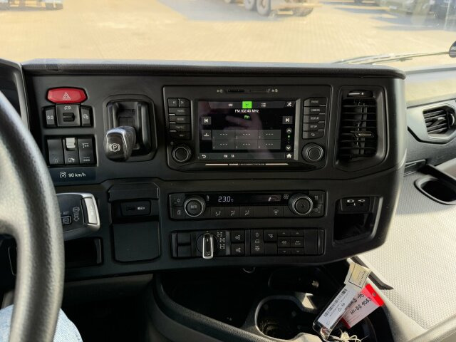 Scania G450 XT 4x4 Euro 6 SZM Kipphydraulik Blatt/ Luft - Tractor unit: picture 3 Scania G450 XT 4x4 Euro 6 SZM Kipphydraulik Blatt/ Luft - Tractor unit: picture 3