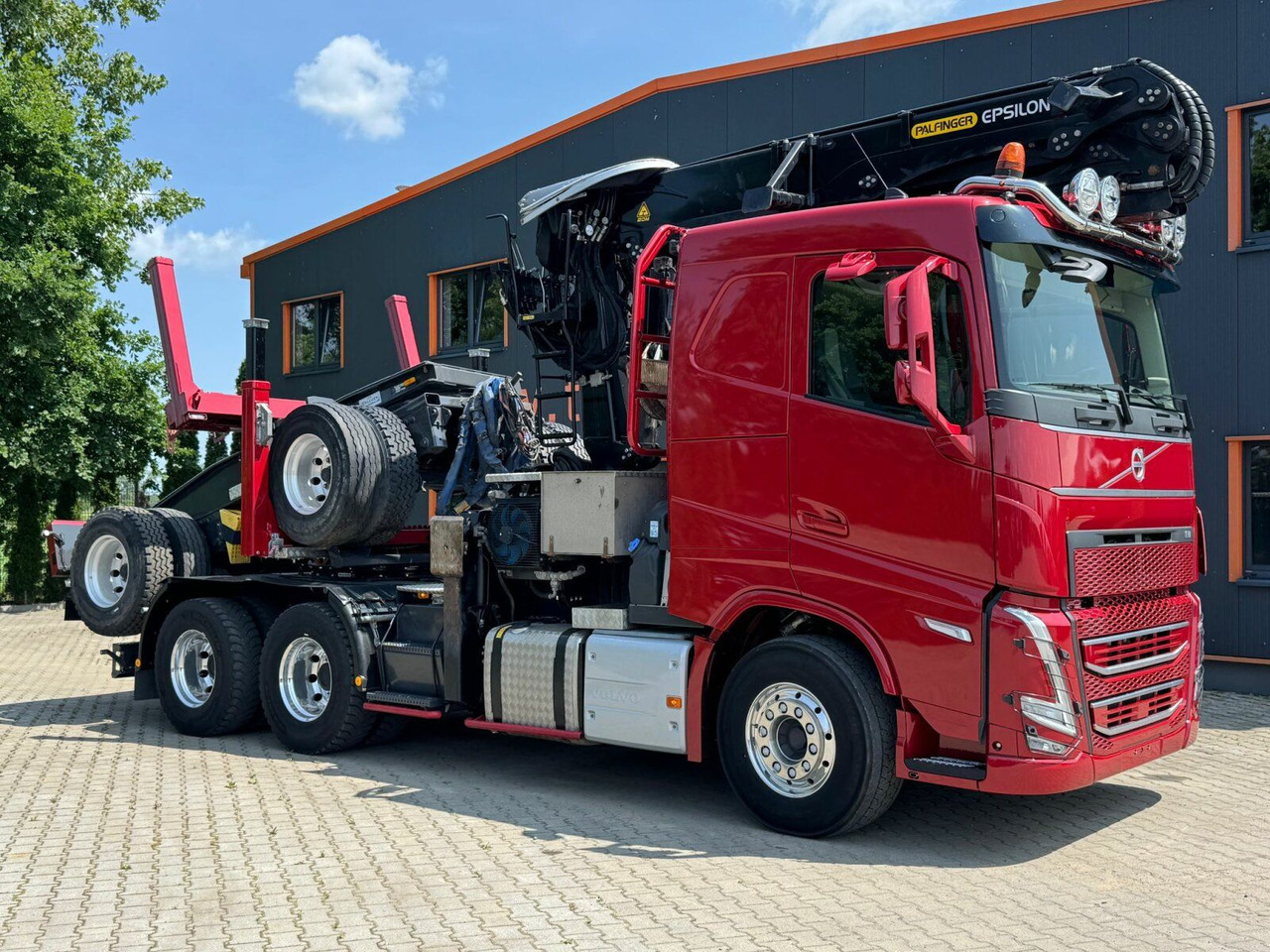 Volvo FH 550 6x4 Holztransporter Lang mit Kran Euro 6E - Timber truck, Crane truck: picture 1 Volvo FH 550 6x4 Holztransporter Lang mit Kran Euro 6E - Timber truck, Crane truck: picture 1