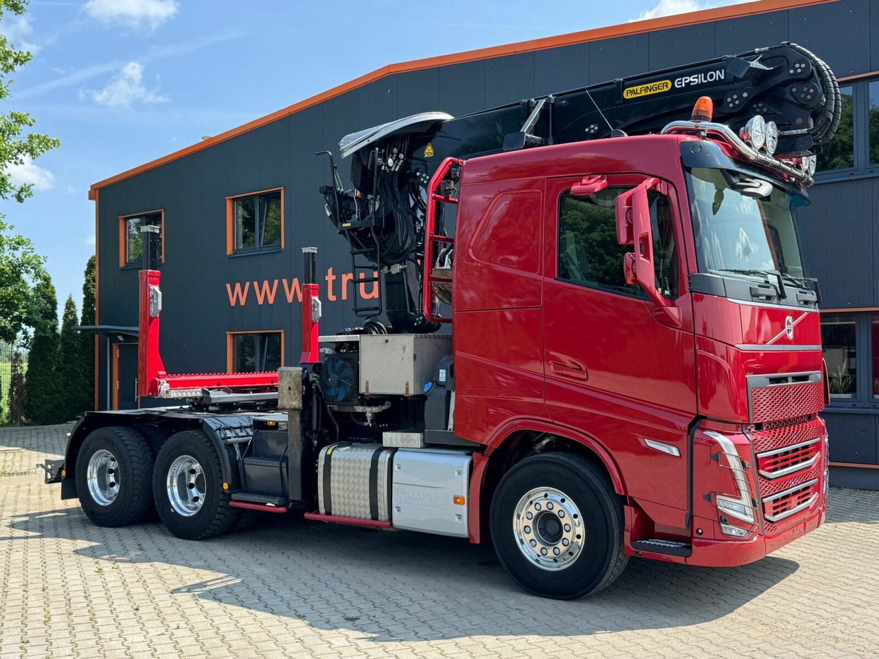 Volvo FH 550 6x4 Holztransporter Lang mit Kran Euro 6E - Timber truck, Crane truck: picture 2 Volvo FH 550 6x4 Holztransporter Lang mit Kran Euro 6E - Timber truck, Crane truck: picture 2