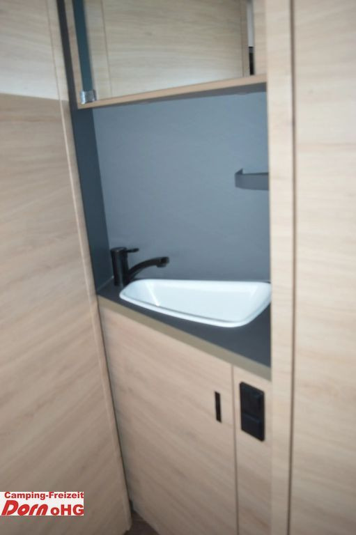 New Semi-integrated motorhome Knaus L!VE WAVE 650 MF Platinum Selection Vermieterpak: picture 13