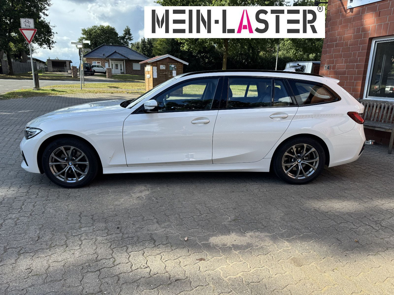 BMW 320 d xDrive touring Sport Line shadow AHK - Estate car: picture 4 BMW 320 d xDrive touring Sport Line shadow AHK - Estate car: picture 4