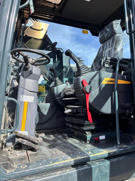 Hyundai HW170ACR Hyundai HW170ACR - Wheel excavator: picture 5 Hyundai HW170ACR Hyundai HW170ACR - Wheel excavator: picture 5