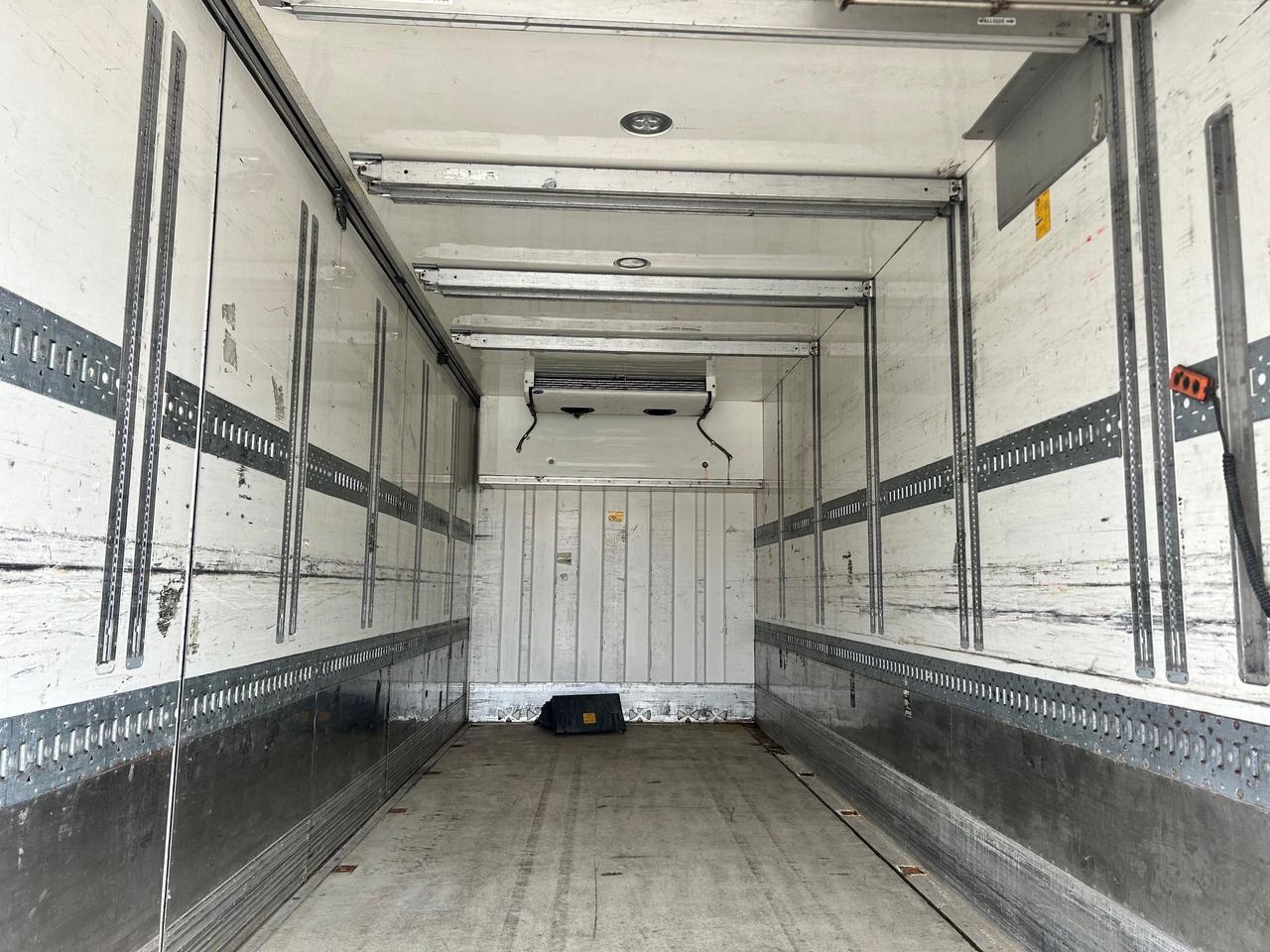 Refrigerated truck SCANIA G490: picture 11