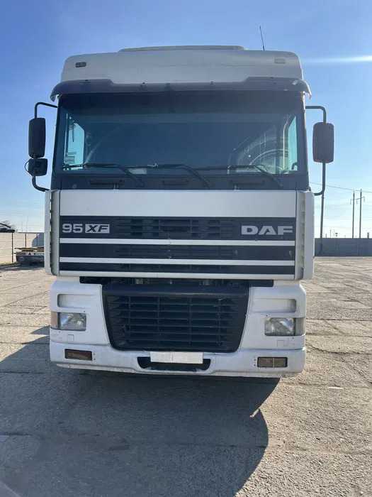 DAF XF 95.430 - Tractor unit: picture 3 DAF XF 95.430 - Tractor unit: picture 3