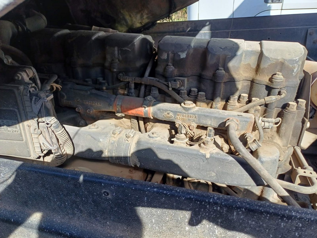 Tractor unit RENAULT Magnum 480: picture 16