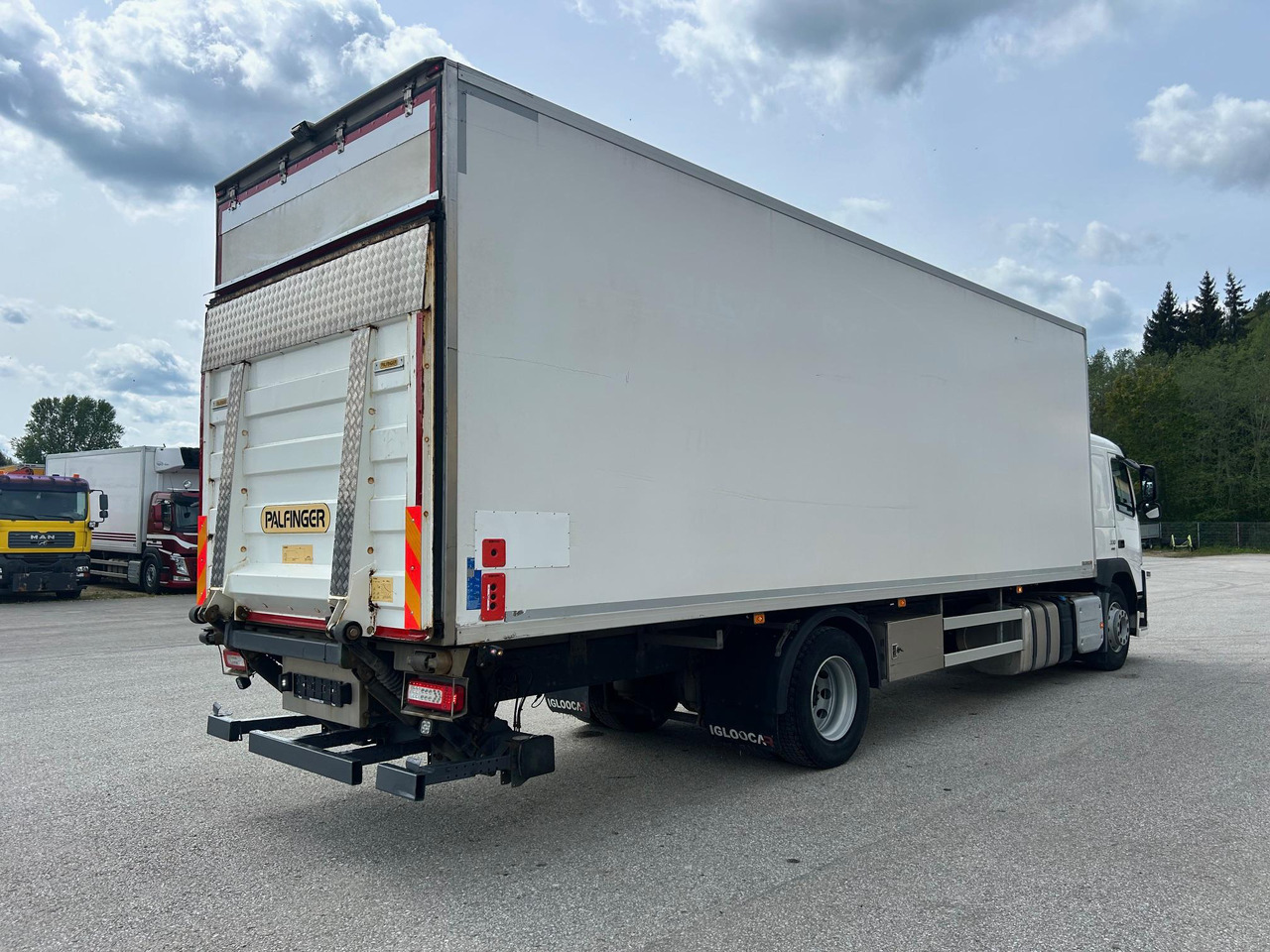 VOLVO FM330 - Refrigerated truck: picture 4 VOLVO FM330 - Refrigerated truck: picture 4
