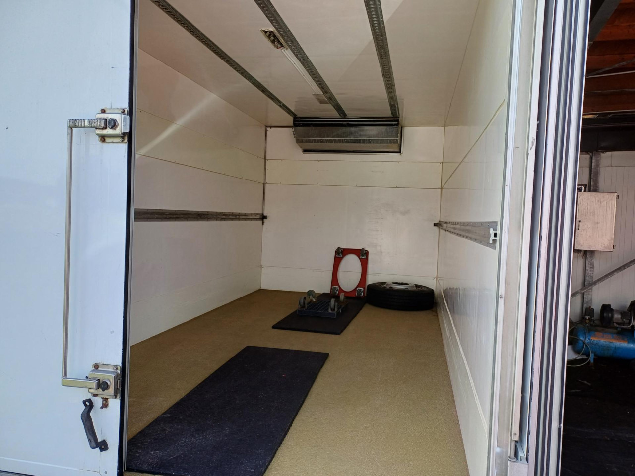 MERCEDES-BENZ 816 Euro5 AHK Luftfeder - Refrigerated truck: picture 3 MERCEDES-BENZ 816 Euro5 AHK Luftfeder - Refrigerated truck: picture 3