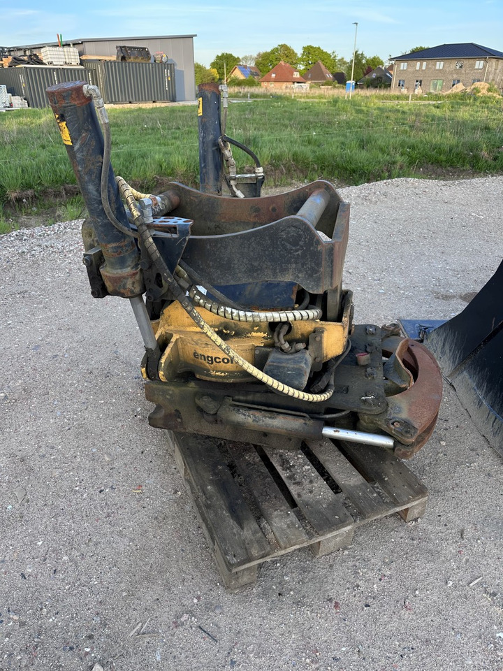 ENGCON EC 30 - S80 GR30 -S80 - SVAB Engcon Rototilt - Tiltrotator - Tiltrotator: picture 1 ENGCON EC 30 - S80 GR30 -S80 - SVAB Engcon Rototilt - Tiltrotator - Tiltrotator: picture 1