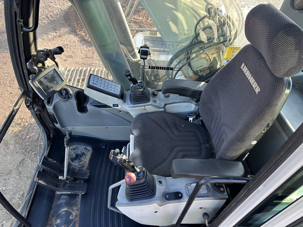 LIEBHERR R 924 LC Top Zustand !!! Kein 914- 916- 920- 926 - Crawler excavator: picture 4 LIEBHERR R 924 LC Top Zustand !!! Kein 914- 916- 920- 926 - Crawler excavator: picture 4