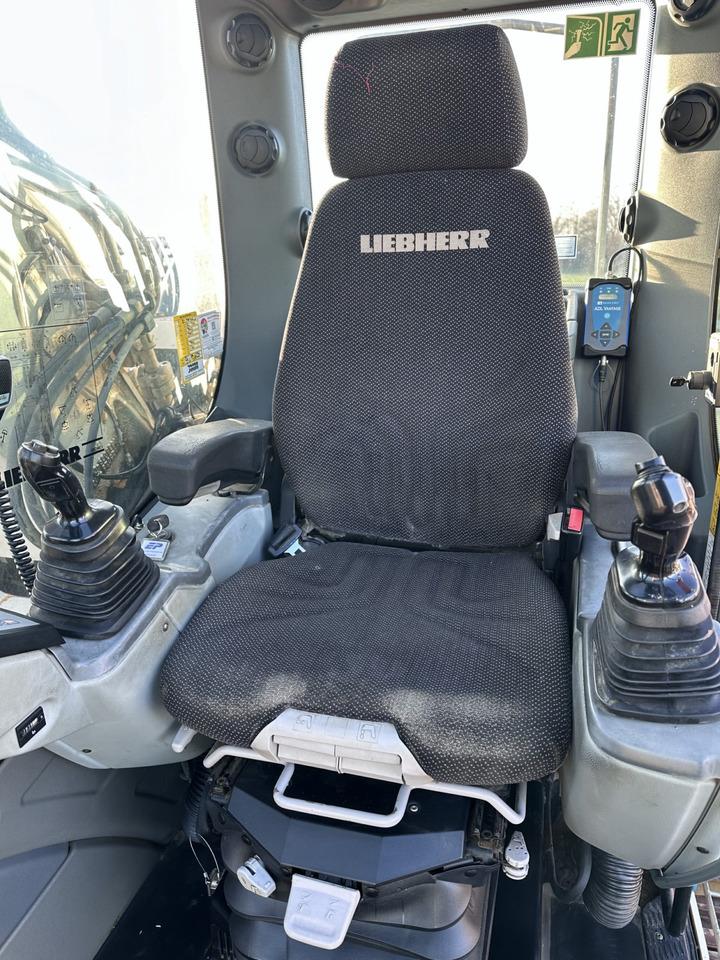 LIEBHERR R 924 LC Top Zustand !!! Kein 914- 916- 920- 926 - Crawler excavator: picture 3 LIEBHERR R 924 LC Top Zustand !!! Kein 914- 916- 920- 926 - Crawler excavator: picture 3