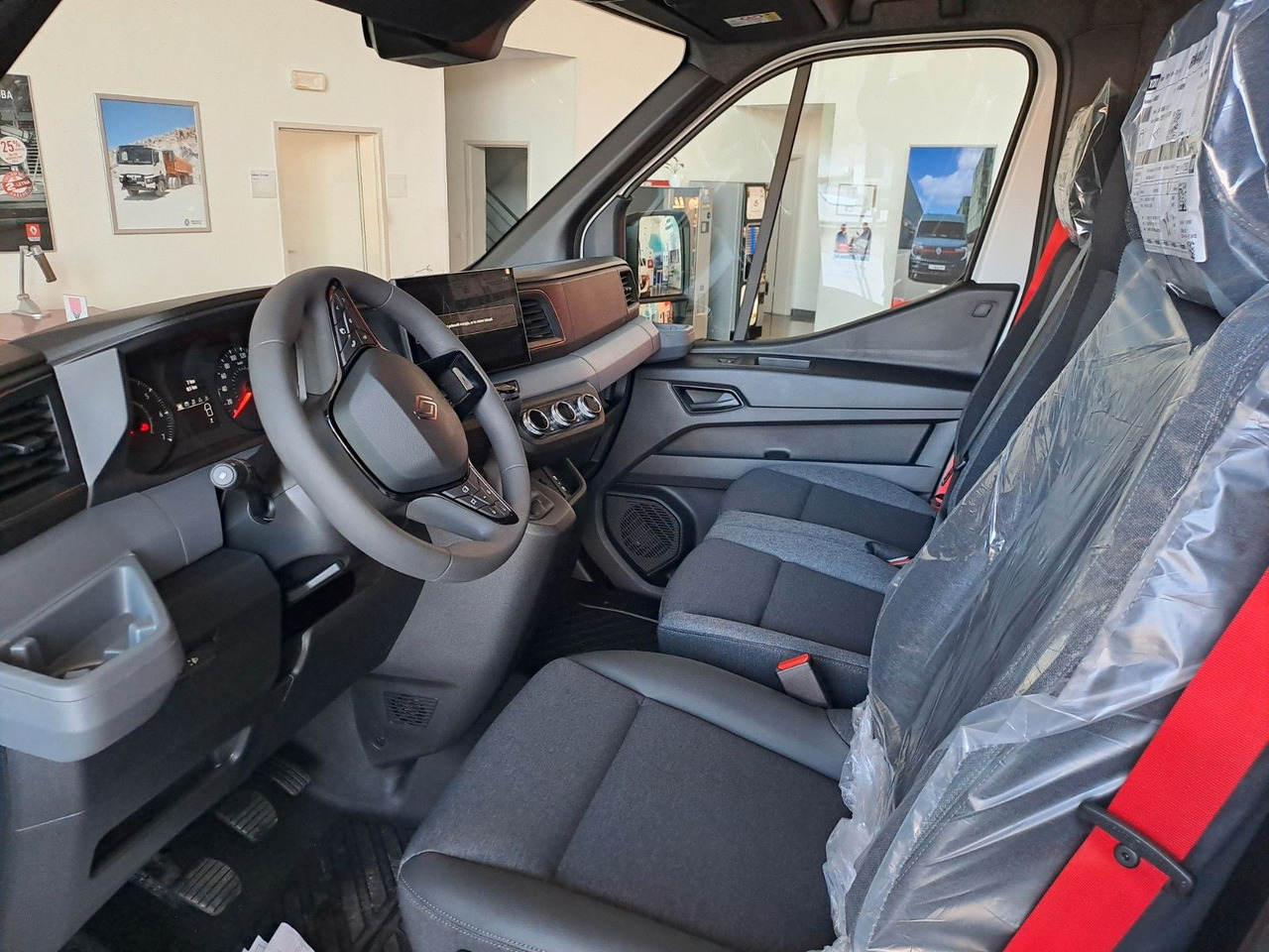 Panel van Renault Master L2H2 150 - NAV Klimaaut. Holzb. 270°: picture 6 Panel van Renault Master L2H2 150 - NAV Klimaaut. Holzb. 270°: picture 6