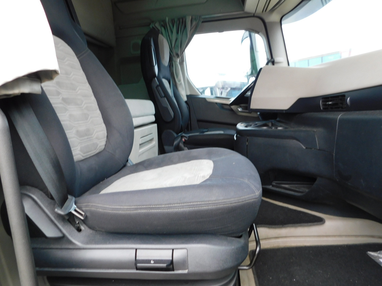 Ford F max ll 4x2 scab e6 12tx2620 - Tractor unit: picture 5 Ford F max ll 4x2 scab e6 12tx2620 - Tractor unit: picture 5