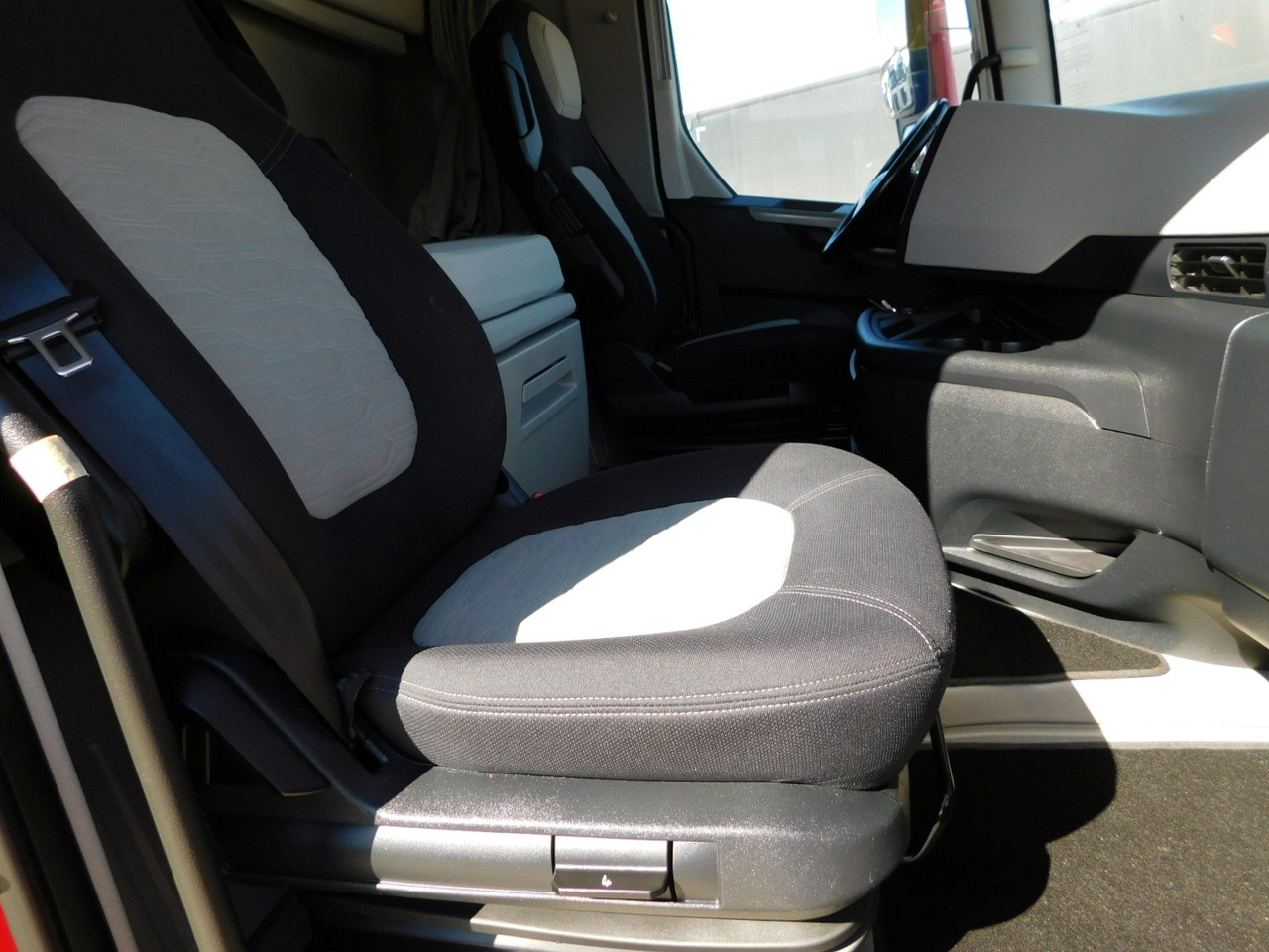 Ford F max ll 4x2 scab e6 12tx2620 - Tractor unit: picture 5 Ford F max ll 4x2 scab e6 12tx2620 - Tractor unit: picture 5