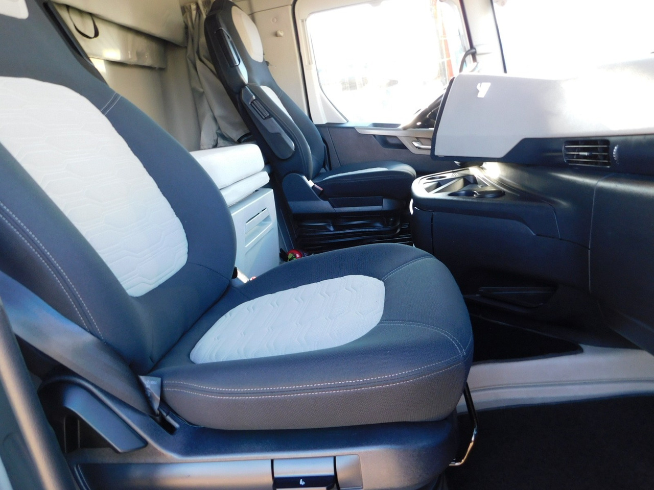 Ford F max ll 4x2 scab e6 12tx2620 - Tractor unit: picture 5 Ford F max ll 4x2 scab e6 12tx2620 - Tractor unit: picture 5