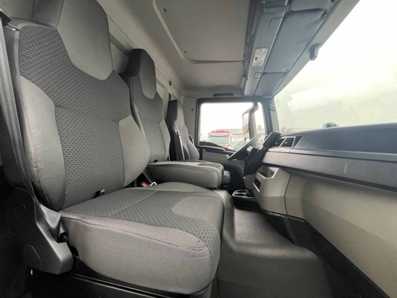 MAN TGL 12.250 4x2 BL CH Euro6 Klima AHK Luftfeder ZV - Box truck: picture 3 MAN TGL 12.250 4x2 BL CH Euro6 Klima AHK Luftfeder ZV - Box truck: picture 3