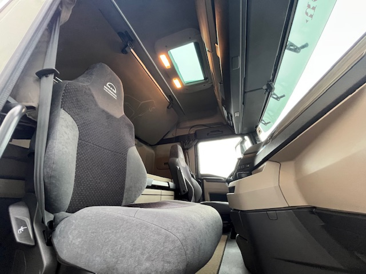 Tractor unit MAN TGX 18.470 4x2 BLS Euro6 Retarder Klima Luftfeder: picture 7