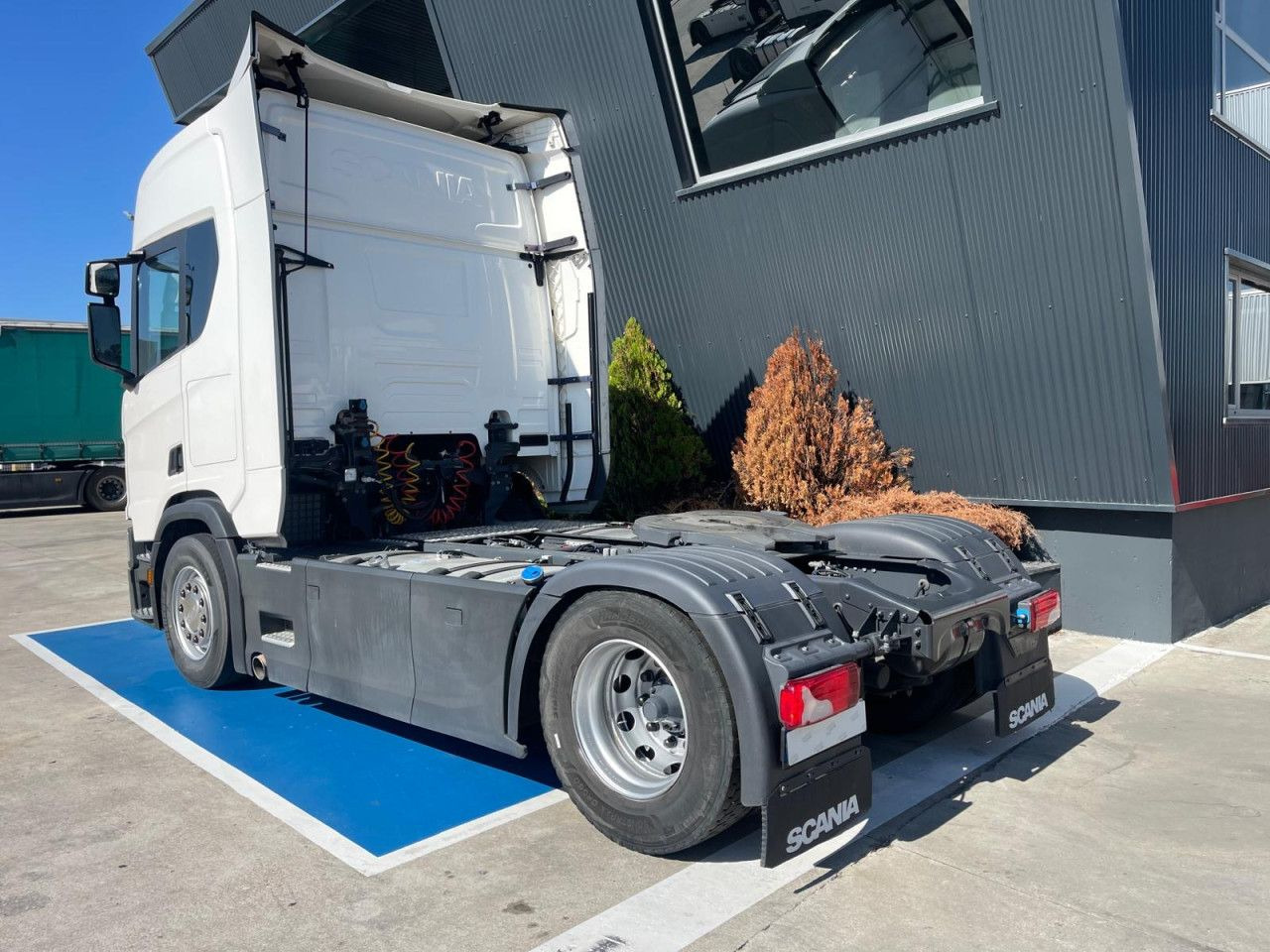 Tractor unit Scania R 450: picture 10