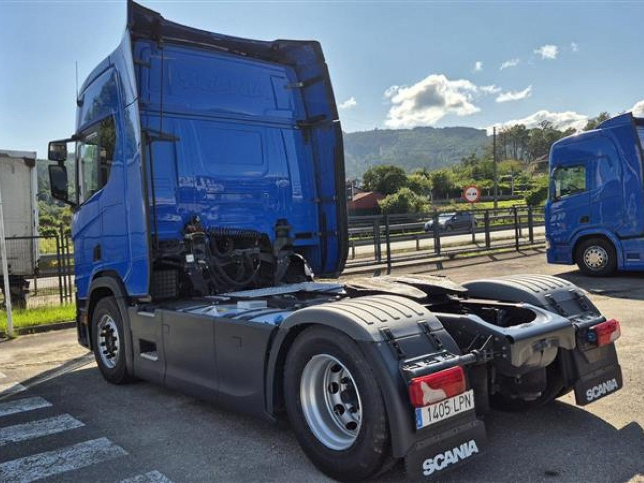Scania R 450 - Tractor unit: picture 2 Scania R 450 - Tractor unit: picture 2
