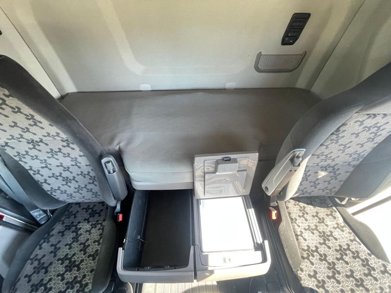 Tractor unit Scania R 450: picture 15