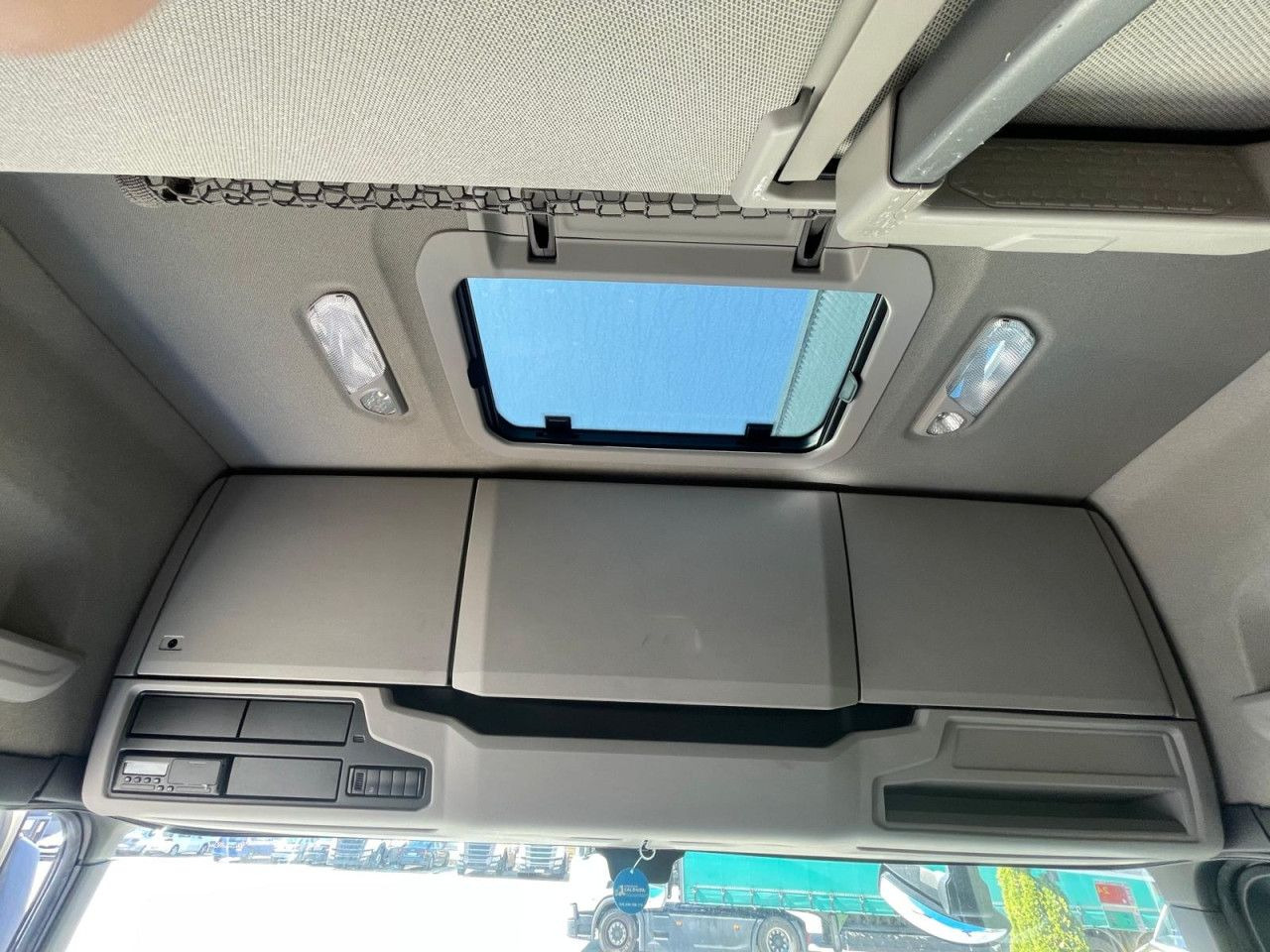 Tractor unit Scania R 450: picture 14