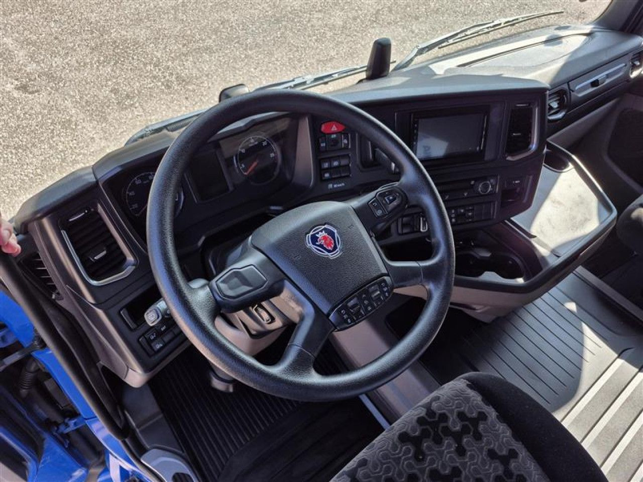 Scania R 450 - Tractor unit: picture 4 Scania R 450 - Tractor unit: picture 4