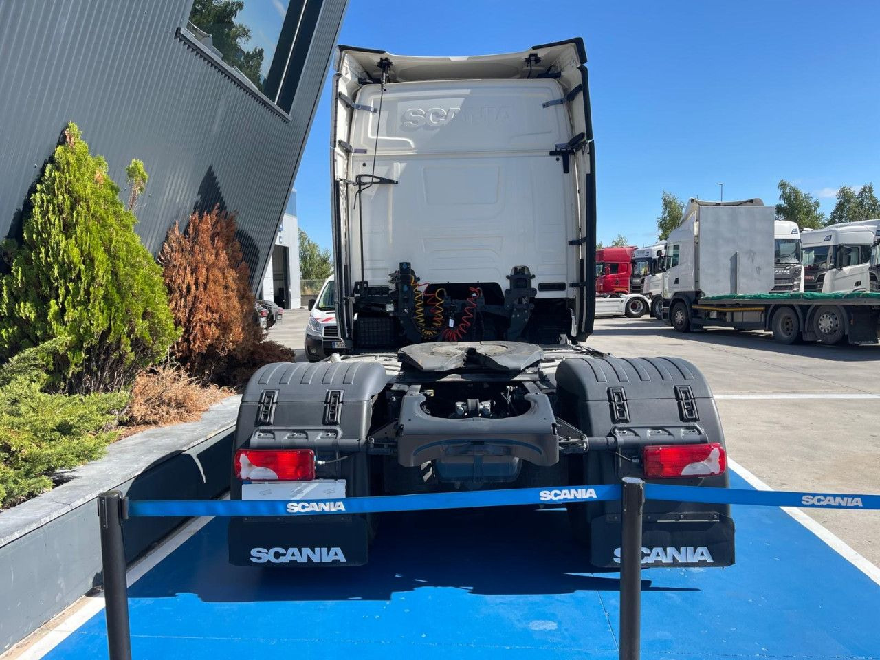 Tractor unit Scania R 450: picture 11