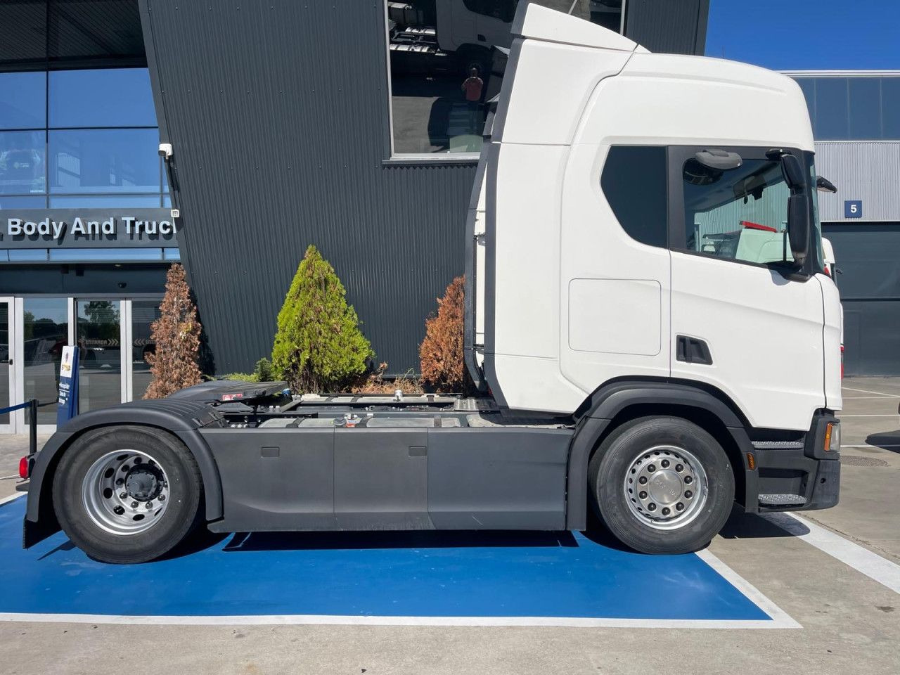 Tractor unit Scania R 450: picture 7