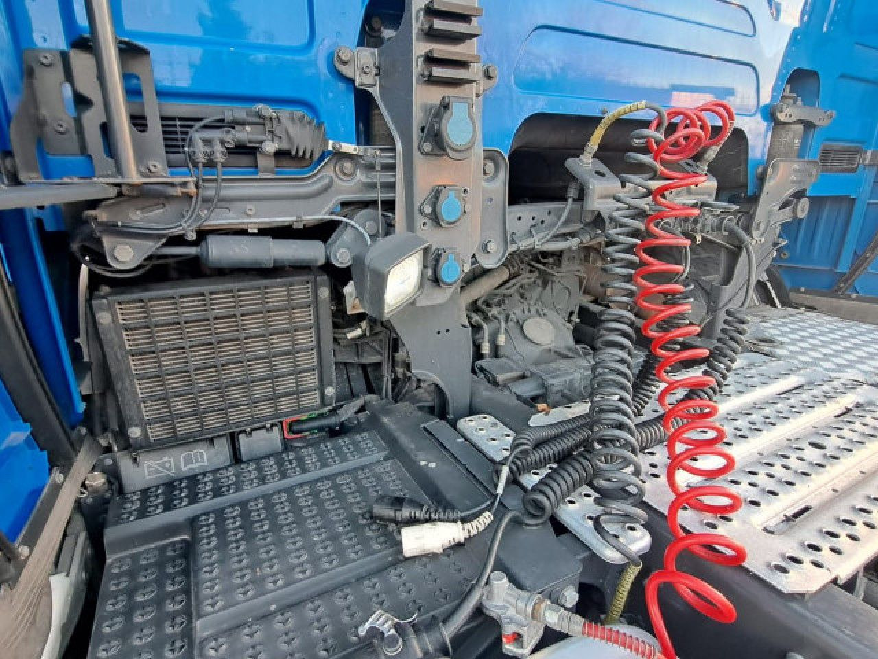 UVES05250004 - Tractor unit: picture 5 UVES05250004 - Tractor unit: picture 5