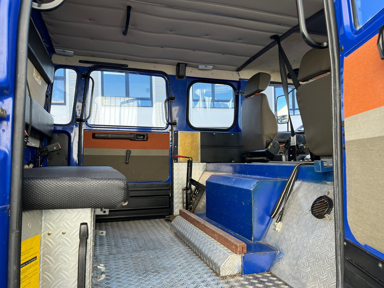 120-23 AW 4x4 Doka 120-23 AW 4x4 Doka, V8-Motor, Mannschaftswagen 16 Sitze, Seilwinde - Fire engine: picture 4 120-23 AW 4x4 Doka 120-23 AW 4x4 Doka, V8-Motor, Mannschaftswagen 16 Sitze, Seilwinde - Fire engine: picture 4