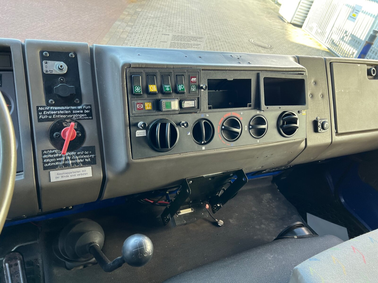 120-23 AW 4x4 Doka 120-23 AW 4x4 Doka, V8-Motor, Mannschaftswagen 16 Sitze, Seilwinde - Fire engine: picture 2 120-23 AW 4x4 Doka 120-23 AW 4x4 Doka, V8-Motor, Mannschaftswagen 16 Sitze, Seilwinde - Fire engine: picture 2