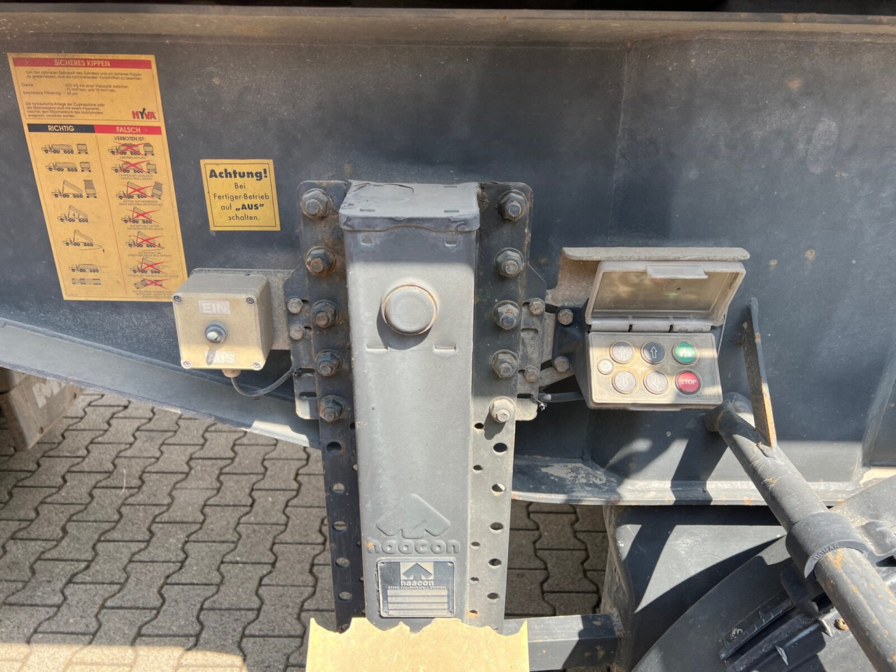 Carnehl CHKS/HH CHKS/HH, Stahlmulde ca. 26m³, Liftachse - Tipper semi-trailer: picture 2 Carnehl CHKS/HH CHKS/HH, Stahlmulde ca. 26m³, Liftachse - Tipper semi-trailer: picture 2