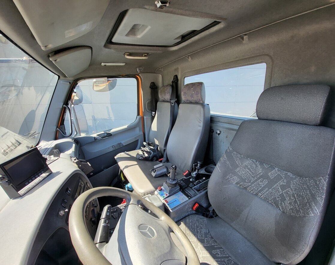 Unimog U 20 4x4 U 20 4x4, Zapfwelle, Kran Hiab 022D-3 HiDuo, Funk - Commercial vehicle: picture 2 Unimog U 20 4x4 U 20 4x4, Zapfwelle, Kran Hiab 022D-3 HiDuo, Funk - Commercial vehicle: picture 2