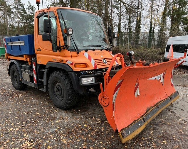 Unimog U 300 4x4 U 300 405/10 4x4, Kommunalhydraulik, WSK - Commercial vehicle: picture 3 Unimog U 300 4x4 U 300 405/10 4x4, Kommunalhydraulik, WSK - Commercial vehicle: picture 3