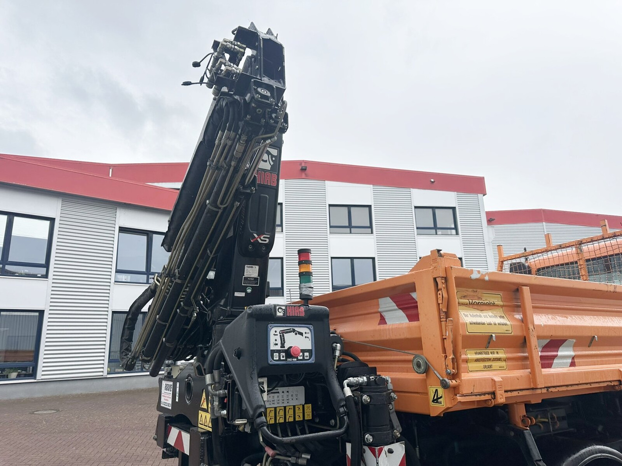 Commercial vehicle Unimog U500 4x4 U500 4x4 405/40 mit Heckkran Hiab 077-1 HiDuo, absattelbar, Funk: picture 7 Commercial vehicle Unimog U500 4x4 U500 4x4 405/40 mit Heckkran Hiab 077-1 HiDuo, absattelbar, Funk: picture 7