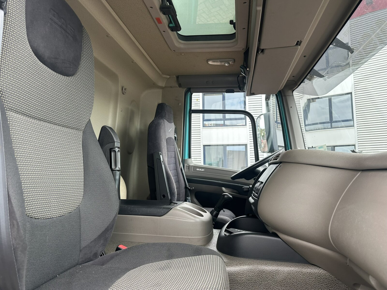 DAF CF 85.460 6x4 CF 85.460 6x4, Bordmatik links - Tipper: picture 5 DAF CF 85.460 6x4 CF 85.460 6x4, Bordmatik links - Tipper: picture 5