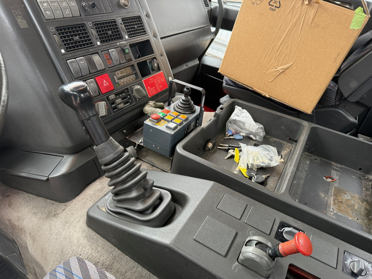 EuroTech 240E38 6x2-4 EuroTech 240E38 6x2-4, Lift-/Lenkachse, Seilwinde, Kran Hiab 100 - Hook lift truck, Crane truck: picture 5 EuroTech 240E38 6x2-4 EuroTech 240E38 6x2-4, Lift-/Lenkachse, Seilwinde, Kran Hiab 100 - Hook lift truck, Crane truck: picture 5