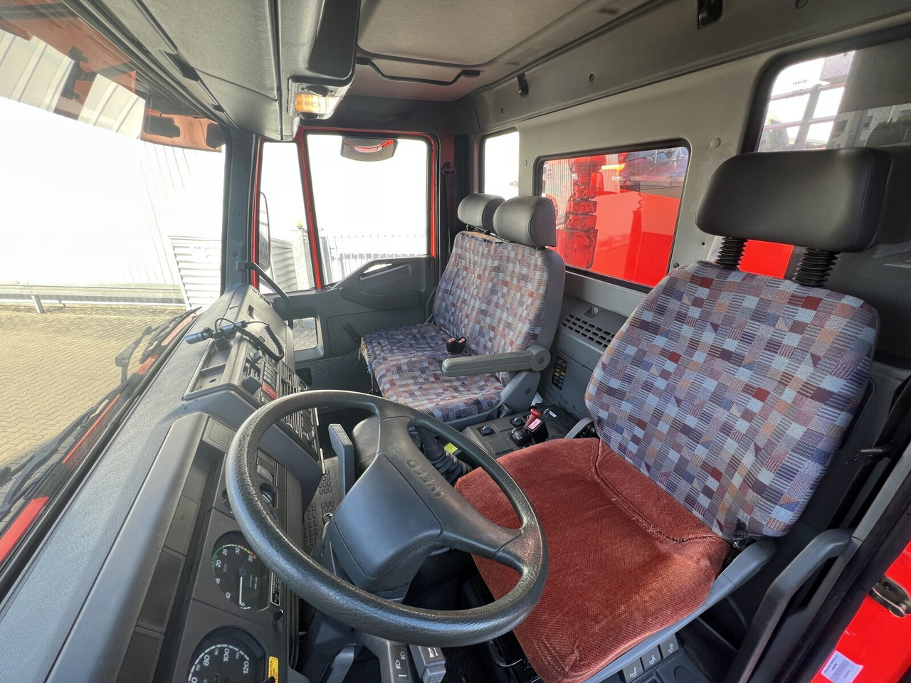 FF 95 E 18 WR 4x4 FF 95 E 18 WR 4x4, 6000l Wassertank - Tanker truck: picture 4 FF 95 E 18 WR 4x4 FF 95 E 18 WR 4x4, 6000l Wassertank - Tanker truck: picture 4