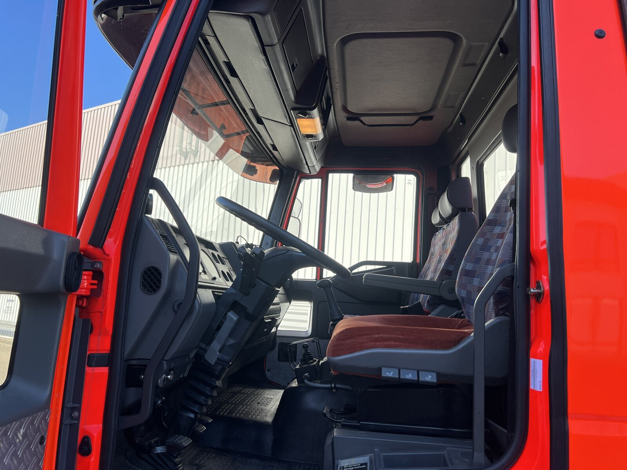 FF 95 E 18 WR 4x4 FF 95 E 18 WR 4x4, 6000l Wassertank - Tanker truck: picture 2 FF 95 E 18 WR 4x4 FF 95 E 18 WR 4x4, 6000l Wassertank - Tanker truck: picture 2