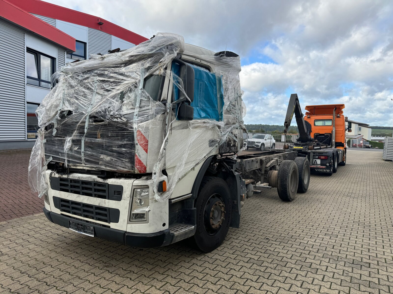 FM 380 6x4 R mit Brandschaden FM 380 6x4 R mit Brandschaden - Tipper: picture 5 FM 380 6x4 R mit Brandschaden FM 380 6x4 R mit Brandschaden - Tipper: picture 5