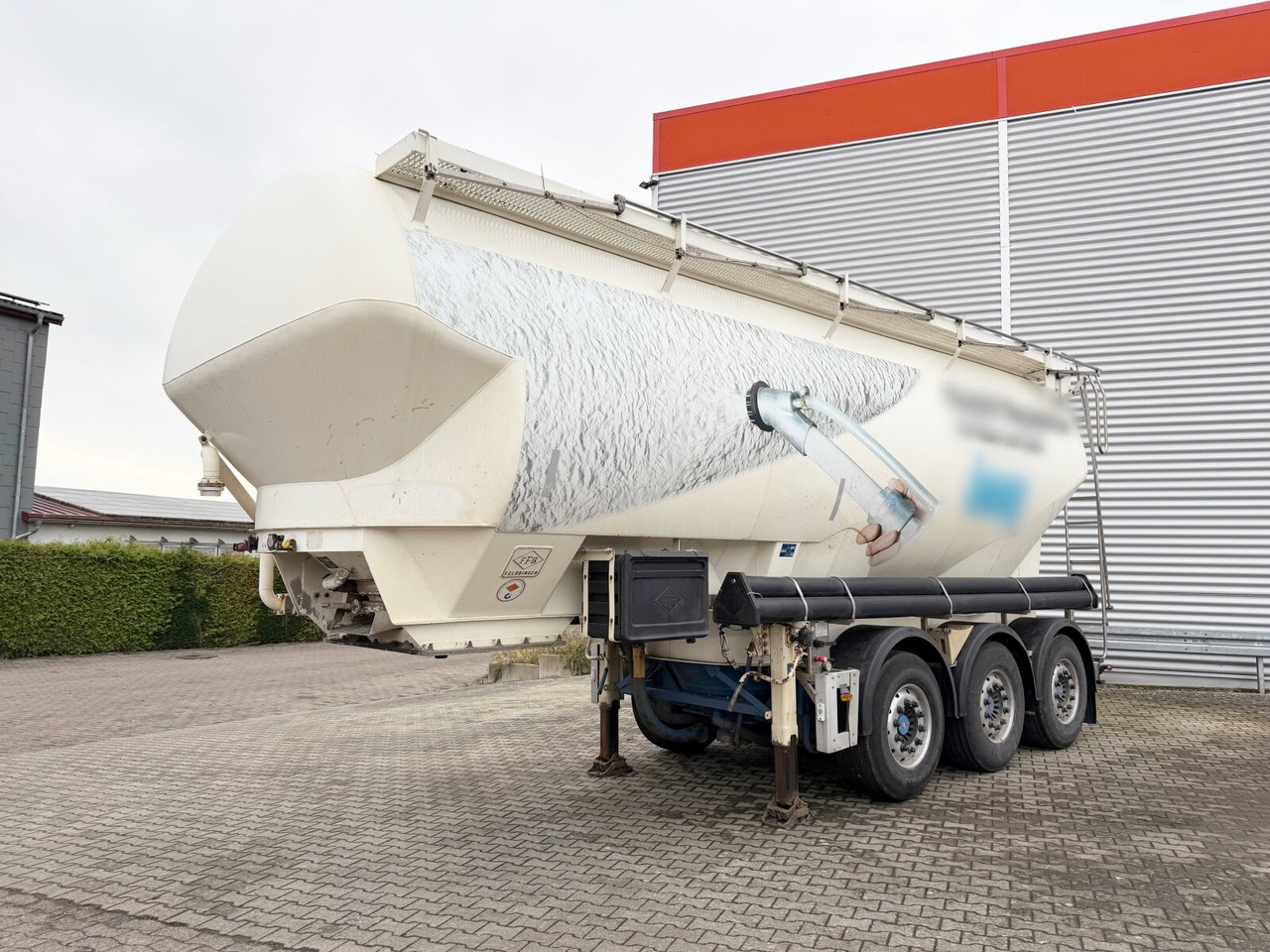 Feldbinder EUT 38.3-3 EUT 38.3-3, Liftachse, 3 Kammern, ca. 38.000l - Silo semi-trailer: picture 1 Feldbinder EUT 38.3-3 EUT 38.3-3, Liftachse, 3 Kammern, ca. 38.000l - Silo semi-trailer: picture 1