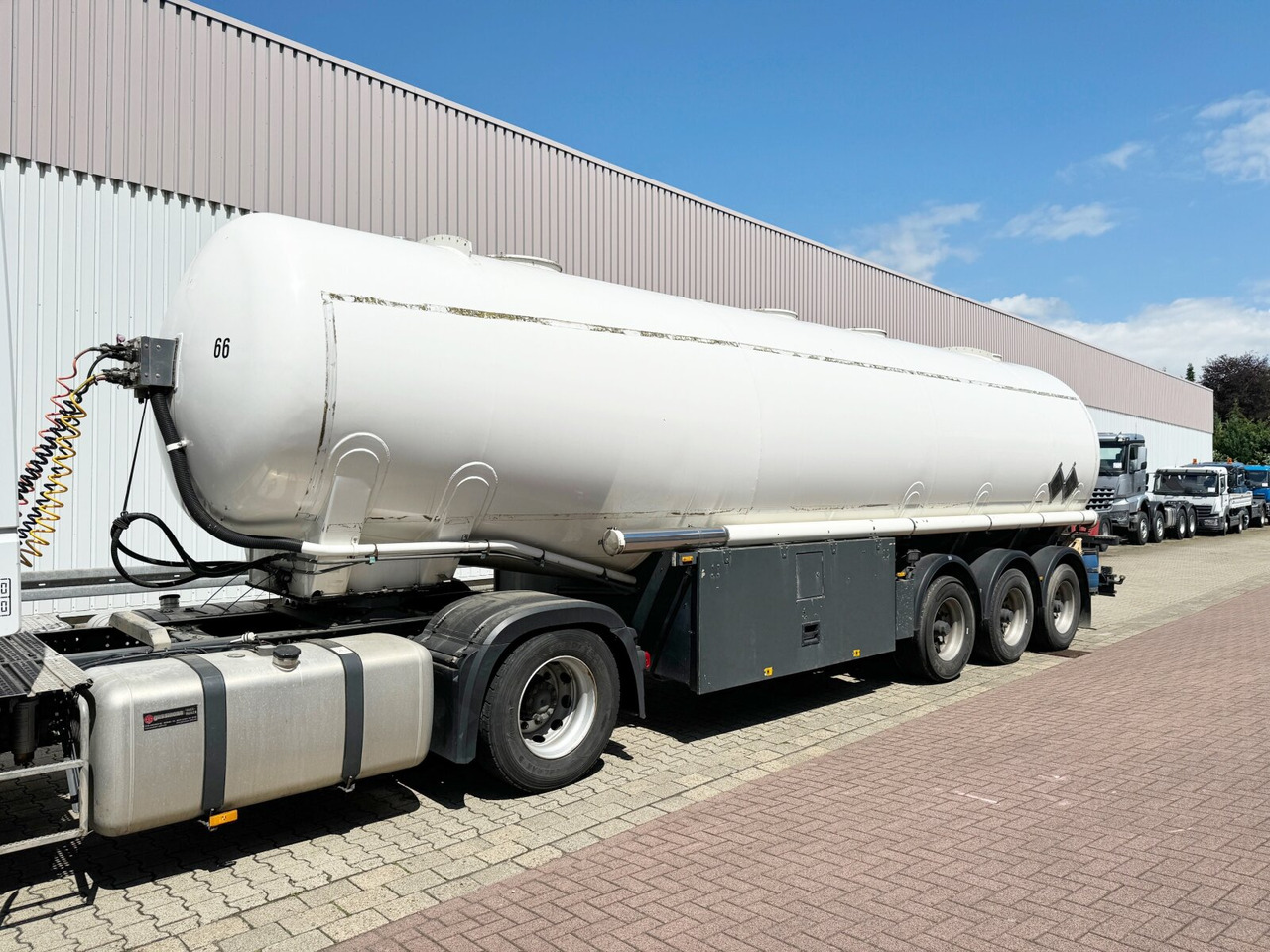 Feldbinder TSA 44.3-4 TSA 44.3-4, Tankauflieger, 4 Kammern, 43300l - Tanker semi-trailer: picture 1 Feldbinder TSA 44.3-4 TSA 44.3-4, Tankauflieger, 4 Kammern, 43300l - Tanker semi-trailer: picture 1