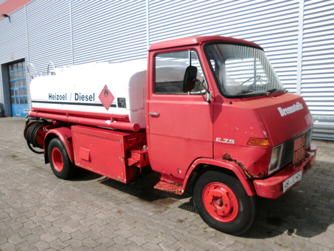 Hanomag F 75/35 Ki Hanomag-Henschel F 75/35 Ki, 5 cbm - Tanker truck: picture 1 Hanomag F 75/35 Ki Hanomag-Henschel F 75/35 Ki, 5 cbm - Tanker truck: picture 1