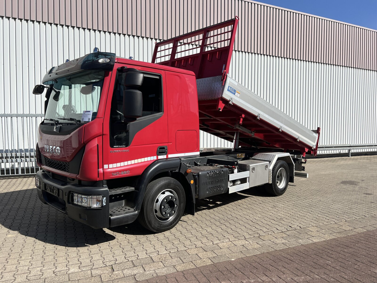 Iveco EuroCargo ML140E28K 4x2 EuroCargo ML140E28K 4x2, Nüssli 3-S-Kipper, 2 x AHK - Tipper: picture 1 Iveco EuroCargo ML140E28K 4x2 EuroCargo ML140E28K 4x2, Nüssli 3-S-Kipper, 2 x AHK - Tipper: picture 1