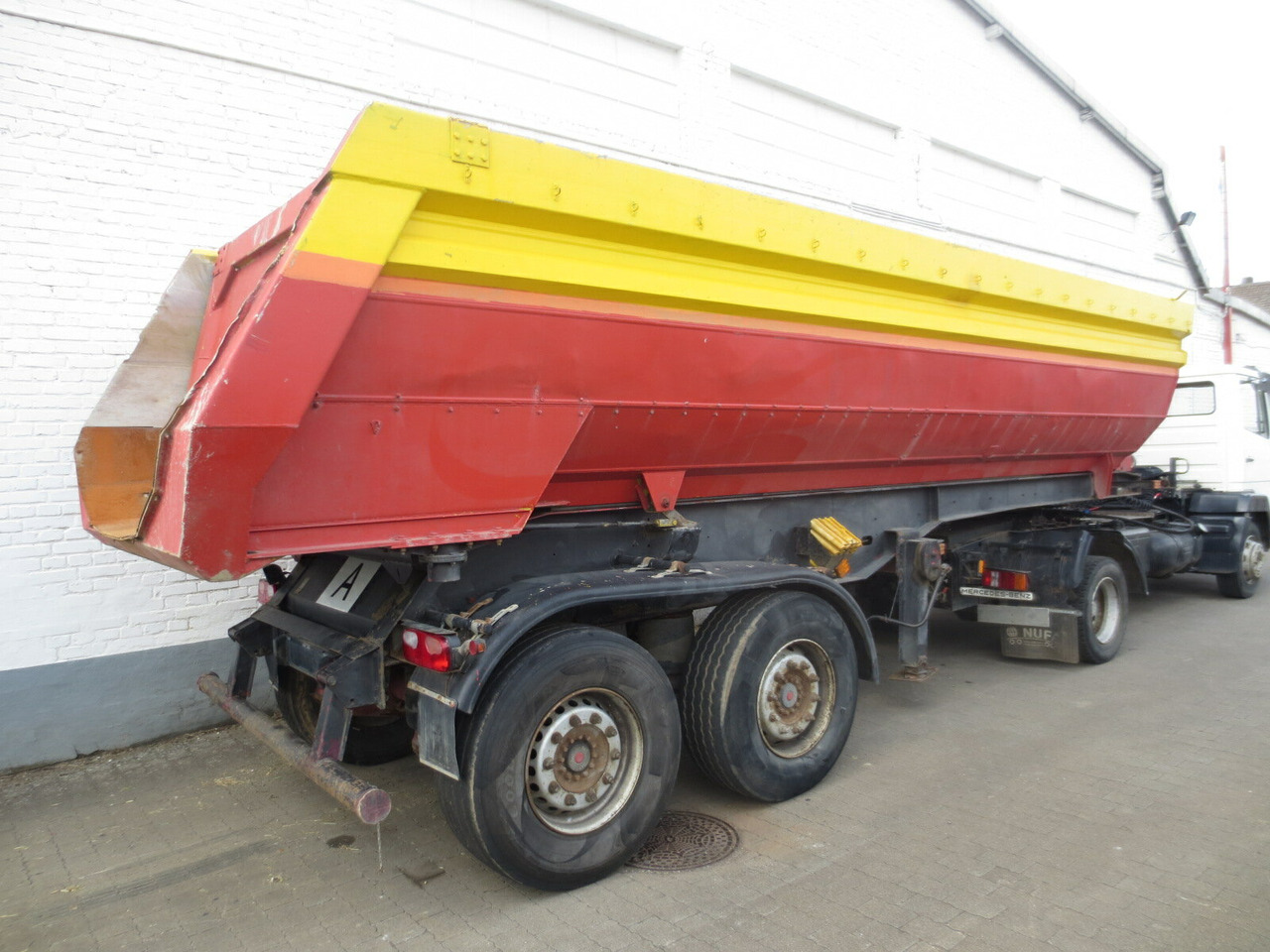 Kögel SKHL 18 SKHL 18 Alu Rundmulde, 24 cbm, Blechboden - Tipper semi-trailer: picture 2 Kögel SKHL 18 SKHL 18 Alu Rundmulde, 24 cbm, Blechboden - Tipper semi-trailer: picture 2