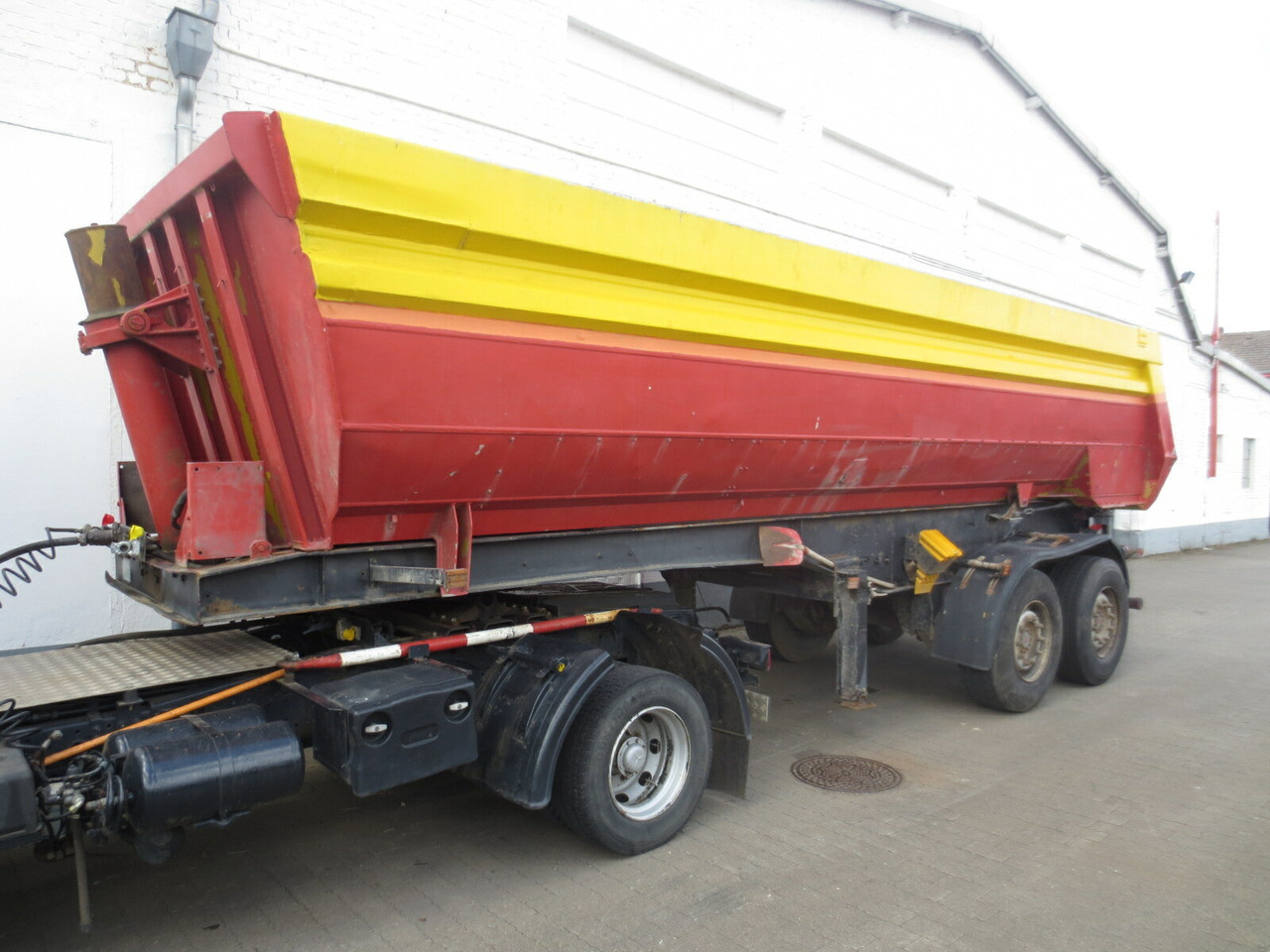 Kögel SKHL 18 SKHL 18 Alu Rundmulde, 24 cbm, Blechboden - Tipper semi-trailer: picture 5 Kögel SKHL 18 SKHL 18 Alu Rundmulde, 24 cbm, Blechboden - Tipper semi-trailer: picture 5