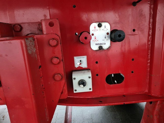 Langendorf SKA 24/31 Langendorf SKA 24/31, Thermo Kastenalumulde 25 cbm, - Tipper semi-trailer: picture 2 Langendorf SKA 24/31 Langendorf SKA 24/31, Thermo Kastenalumulde 25 cbm, - Tipper semi-trailer: picture 2